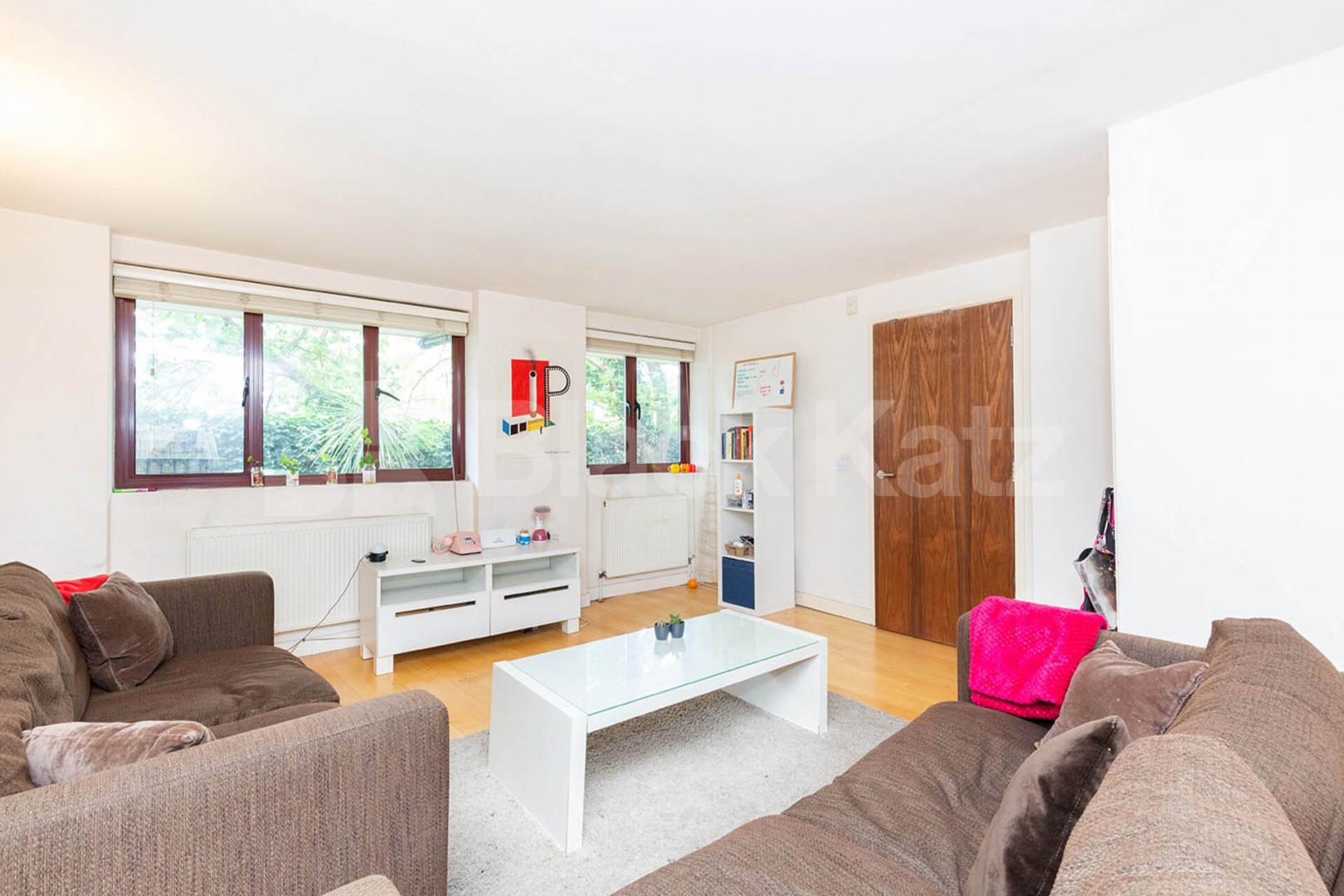 large 3 bedroom house split over 2 floors with 2 bathrooms Aran Mews, Barnsbury Grove